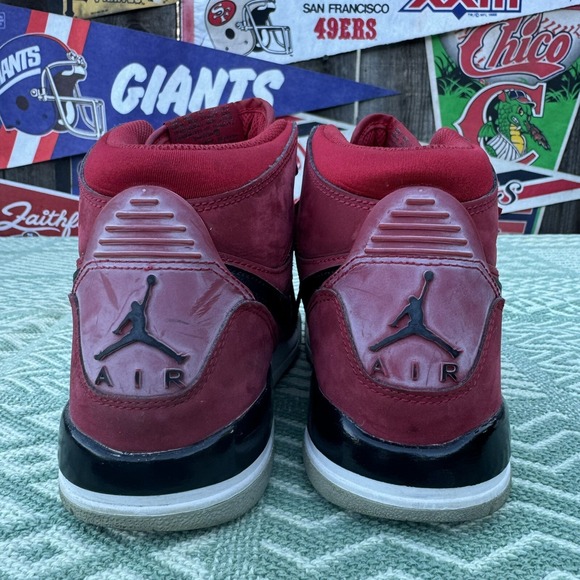 Size 4Y GS) - Jordan Legacy 312 High Toro‎ - Picture 3 of 8